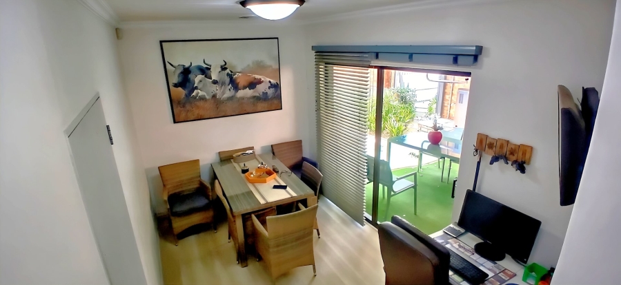 5 Bedroom Property for Sale in Langenhovenpark Free State